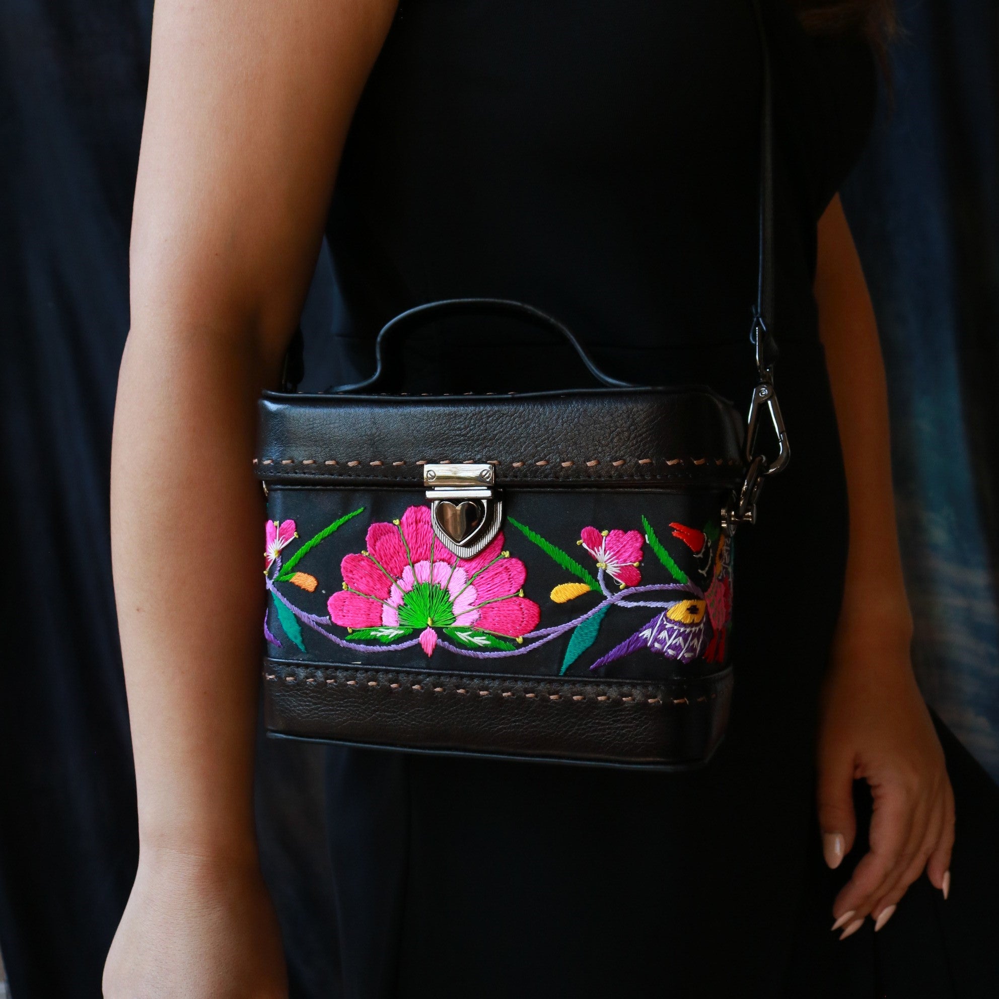 Embroidtale Women's Hand-embroidered Floral Crossbody Leather Purse