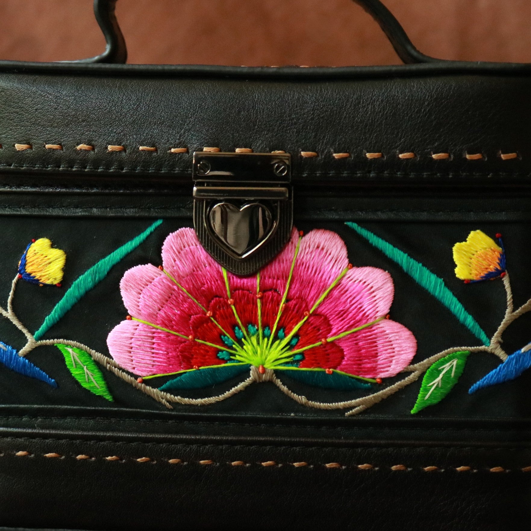 Embroidtale Women's Hand-embroidered Floral Crossbody Leather Purse
