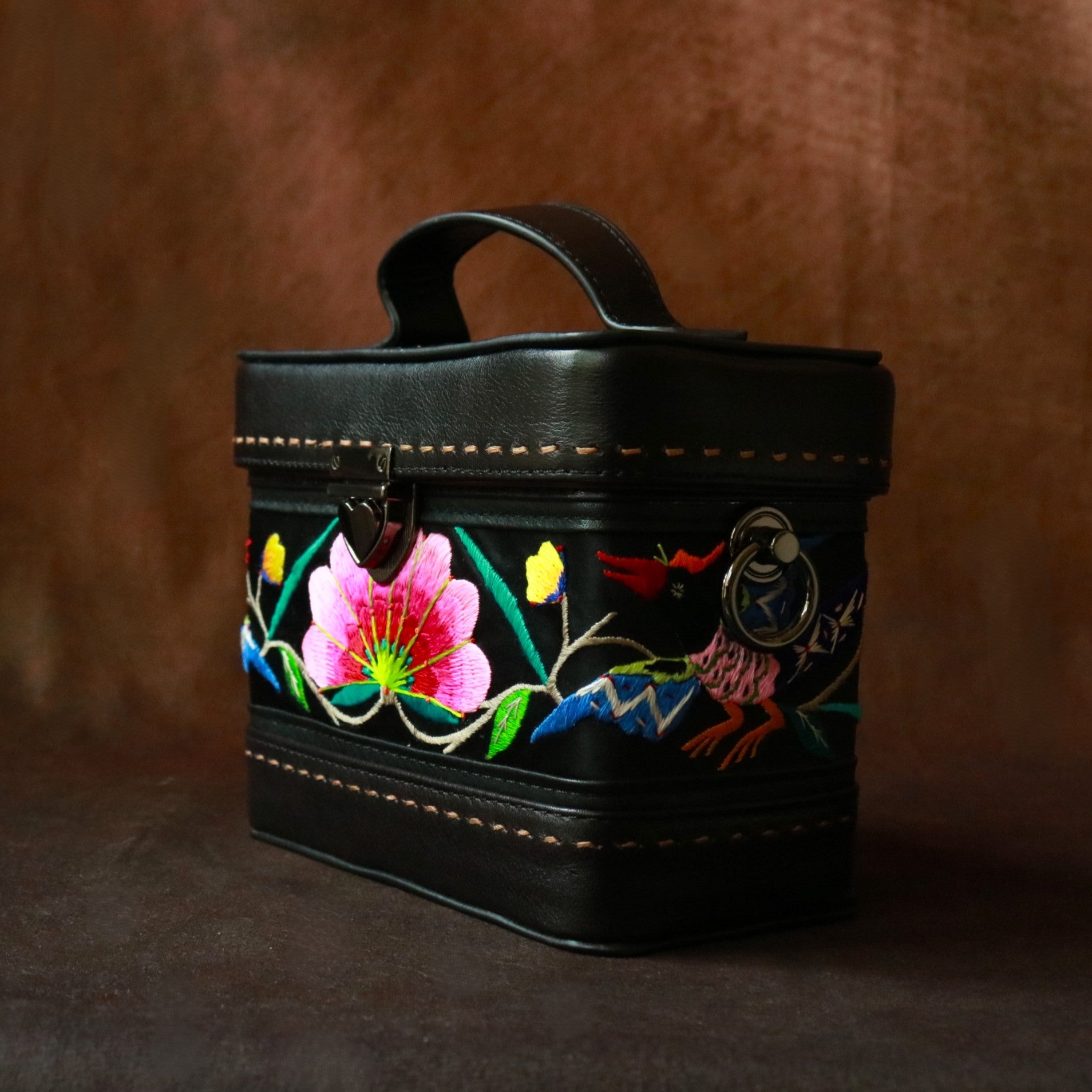 Embroidtale Women's Hand-embroidered Floral Crossbody Leather Purse